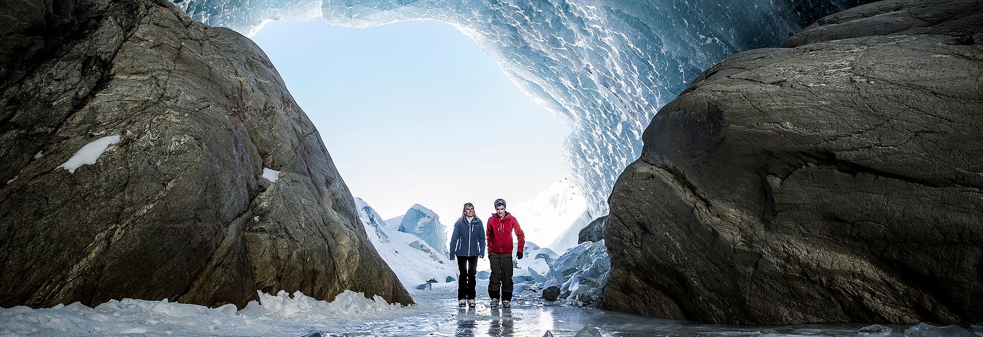 Höhle im Gletscher